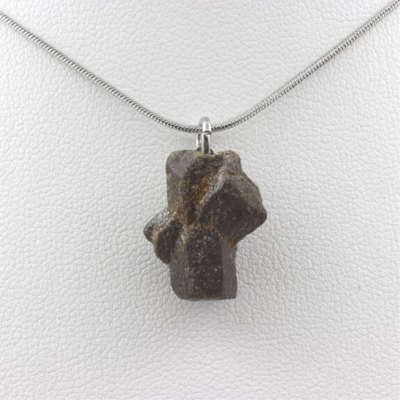 Collier Staurolite brut. 17.5 ct.