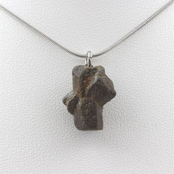 Collier Staurolite brut. 17.5 ct.