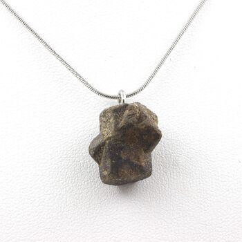 Collier Staurolite brut. 20.0 ct.