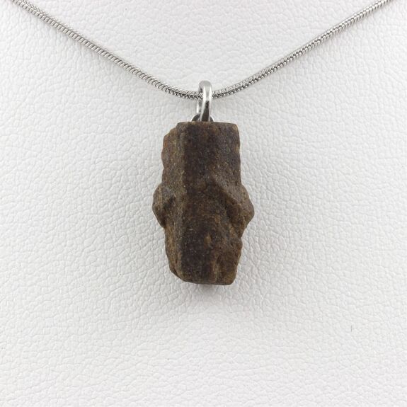 Collier Staurolite brut. 13.5 ct.