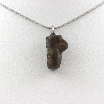 Collier Staurolite brut. 13.0 ct.