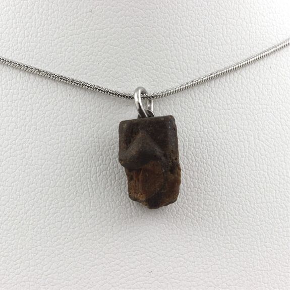 Collier Staurolite brut. 8.5 ct.