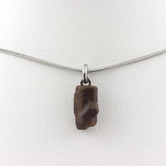 Collier Staurolite brut. 4.50 ct.