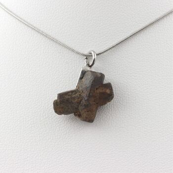 Collier Staurolite brut. 13.00 ct.