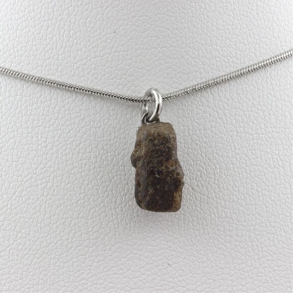Collier Staurolite brut. 6.5 ct.