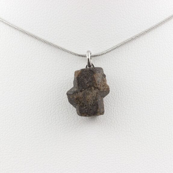 Collier Staurolite brut. 12.00 ct.