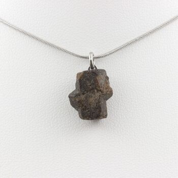 Collier Staurolite brut. 12.00 ct.
