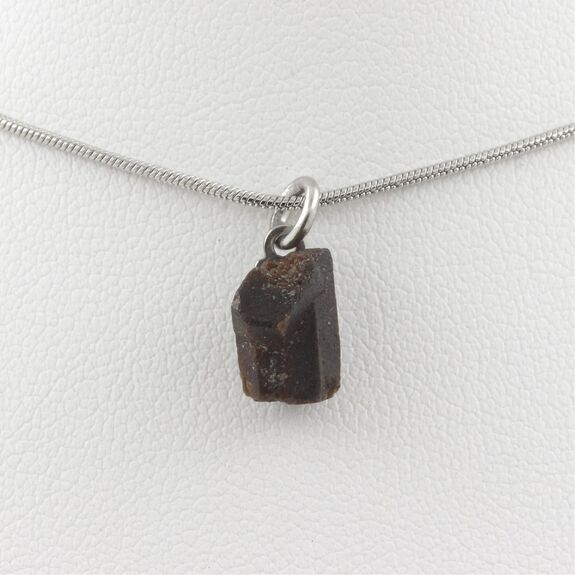 Collier Staurolite brut. 5.5 ct.