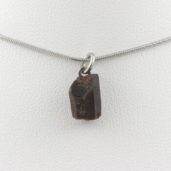Collier Staurolite brut. 5.5 ct.