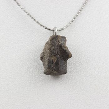 Collier Staurolite brut. 16.5 ct.