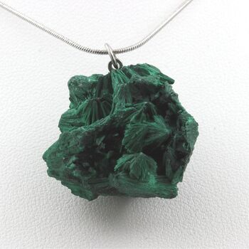 Collier Malachite brut. 85.05 ct.