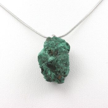 Collier Malachite brut. 30.85 ct.