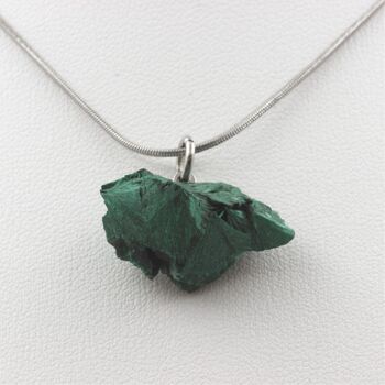 Collier Malachite brut. 23.60 ct.