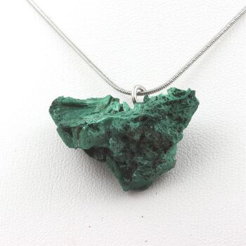 Collier Malachite brut. 48.00 ct.