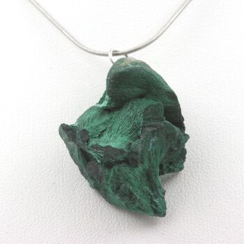 Collier Malachite brut. 81.80 ct.