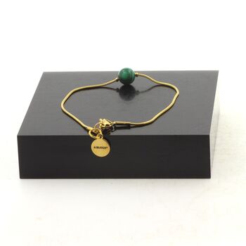 Golden stainless steel bracelet 1 Malachite Bead 8 mm.