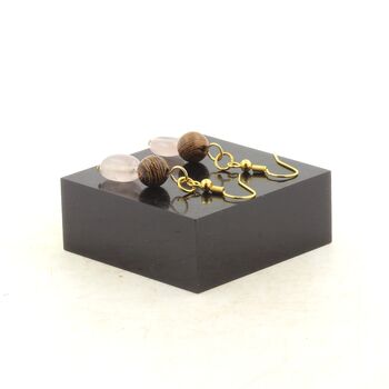Boucles D'oreilles 2 Perles Quartz rose du Brésil + bois 8 mm en acier doré inoxydable.