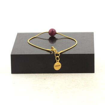 Golden stainless steel bracelet 1 Garnet Bead 8mm.