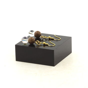 Boucles D'oreilles 2 Perles Quartz Titane + bois 8 mm en acier doré inoxydable.