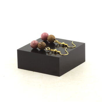 Boucles D'oreilles 2 Perles Rhodonite + bois 8 mm en acier doré inoxydable.
