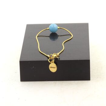 Bracelet en acier doré inoxydable 1 Perle Calcédoine bleu 8 mm.