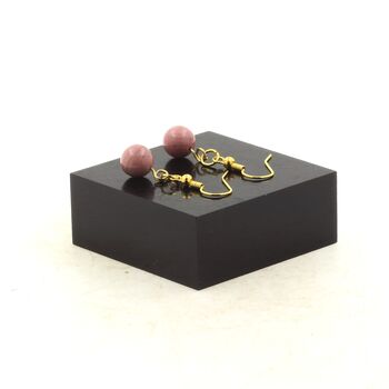 Boucles D'oreilles 1 Perle Rhodonite en acier doré inoxydable.