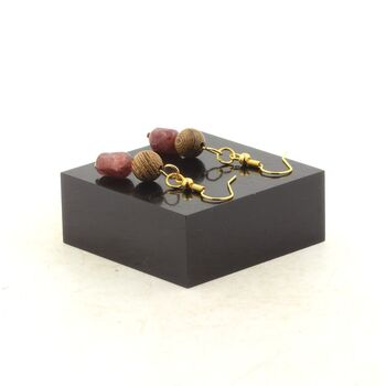 Boucles D'oreilles 2 Perles Rubis du Brésil + bois 8 mm en acier doré inoxydable.