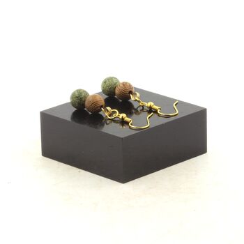 Boucles D'oreilles 2 Perles Serpentine + bois 8 mm en acier doré inoxydable.