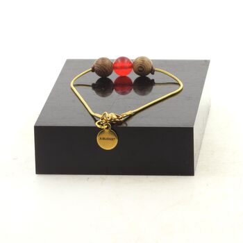 Bracelet en acier doré inoxydable 1 Perle Calcédoine rouge + bois 8 mm.