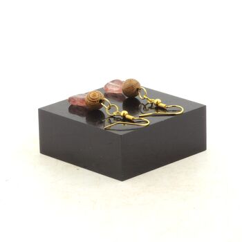 Boucles D'oreilles 2 Perles Strawberry Quartz de Madagascar + bois 8 mm en acier doré inoxydable.