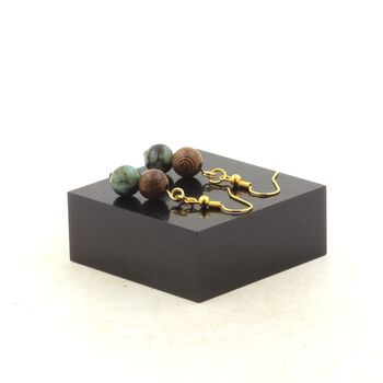 Boucles D'oreilles 2 Perles Turquoise Africaine + bois 8 mm en acier doré inoxydable.