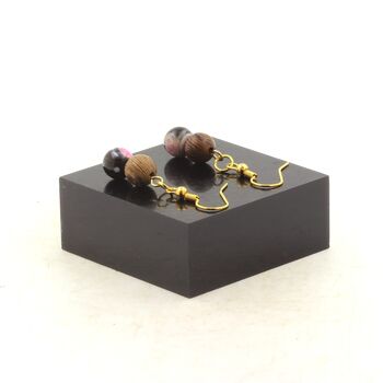 Boucles D'oreilles 2 Perles Agate fuchsia et marron + bois 8 mm en acier doré inoxydable.