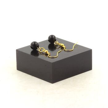 Boucles D'oreilles 1 Perle Agate noire 8 mm en acier doré inoxydable.