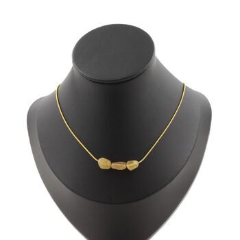 Collier 3 perles Apatite jaune de Madagascar. Chaine en acier doré inoxydable