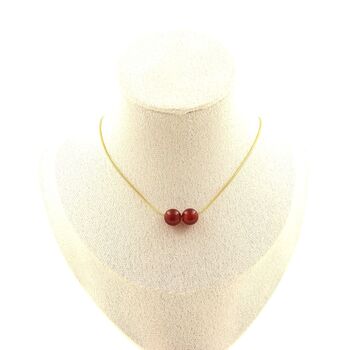 Collier 2 perles Agate rouge 8 mm. Chaine en acier doré inoxydable