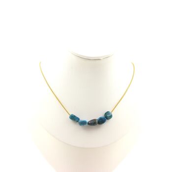 Collier 5 perles Apatite bleu du Brésil. Chaine en acier doré inoxydable