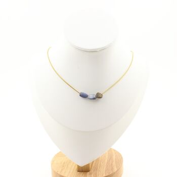 Collier 3 perles Cyanite bleu du Brésil. Chaine en acier doré inoxydable