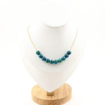 Collier 10 perles Chrysocolle Teintée 8 mm. Chaine en acier doré inoxydable