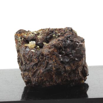 Grenat Andradite (Var: Mélanite) + magnétite + Quartz + Scapolite. 1171.50 ct.