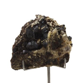 Grenat Andradite (Var: Mélanite) + magnétite + Quartz + Scapolite. 618.15 ct.