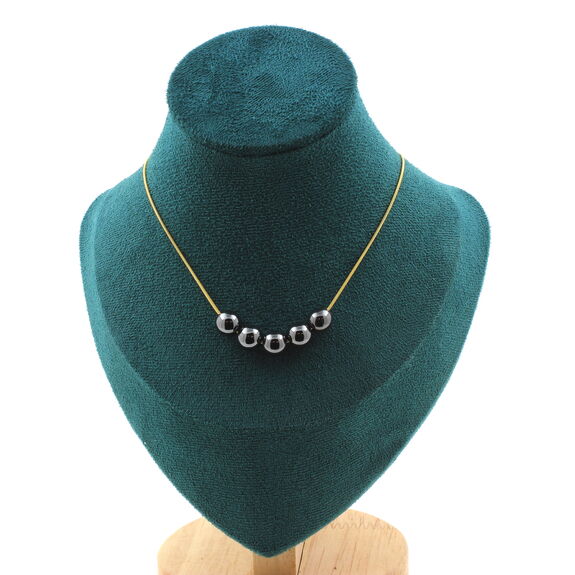 Collier 5 perles Hématite 8 mm. Chaine en acier doré inoxydable