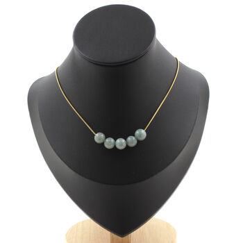 Collier 5 perles Jade 8 mm. Chaine en acier doré inoxydable
