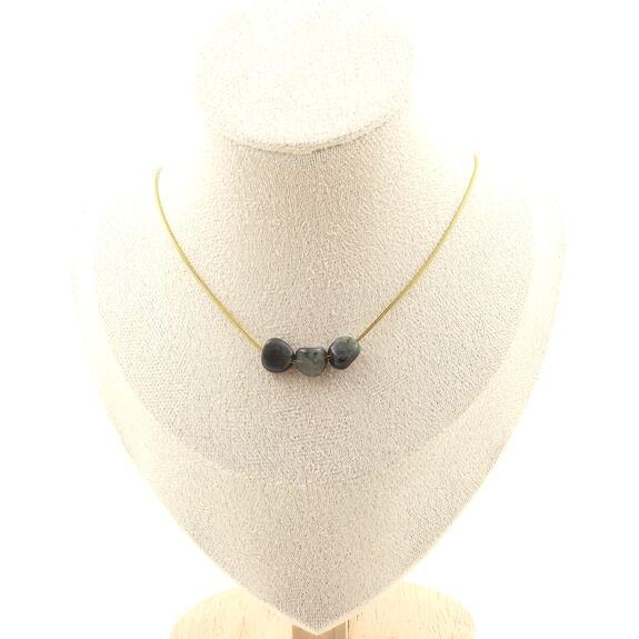 Collier 3 perles Labradorite de Finlande. Chaine en acier doré inoxydable