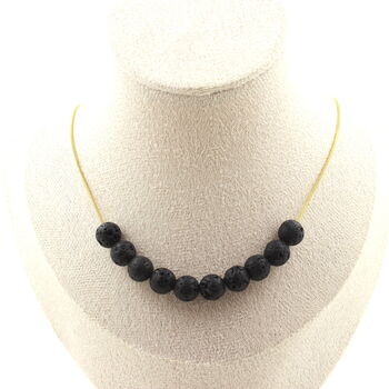 Collier 10 perles Lave 8 mm. Chaine en acier doré inoxydable