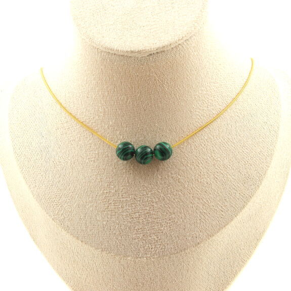 Collier 3 perles Malachite (avec résine) 8 mm. Chaine en acier doré inoxydable