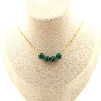 Collier 4 perles Malachite (avec résine) 8 mm. Chaine en acier doré inoxydable