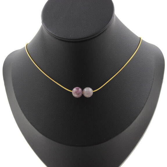 Collier 2 perles Mica violet de Tanzanie 8 mm. Chaine en acier doré inoxydable