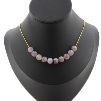 Collier 10 perles Mica violet de Tanzanie 8 mm. Chaine en acier doré inoxydable