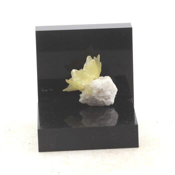 Muscovite. 22.0 ct.