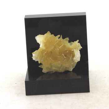 Muscovite. 66 ct.